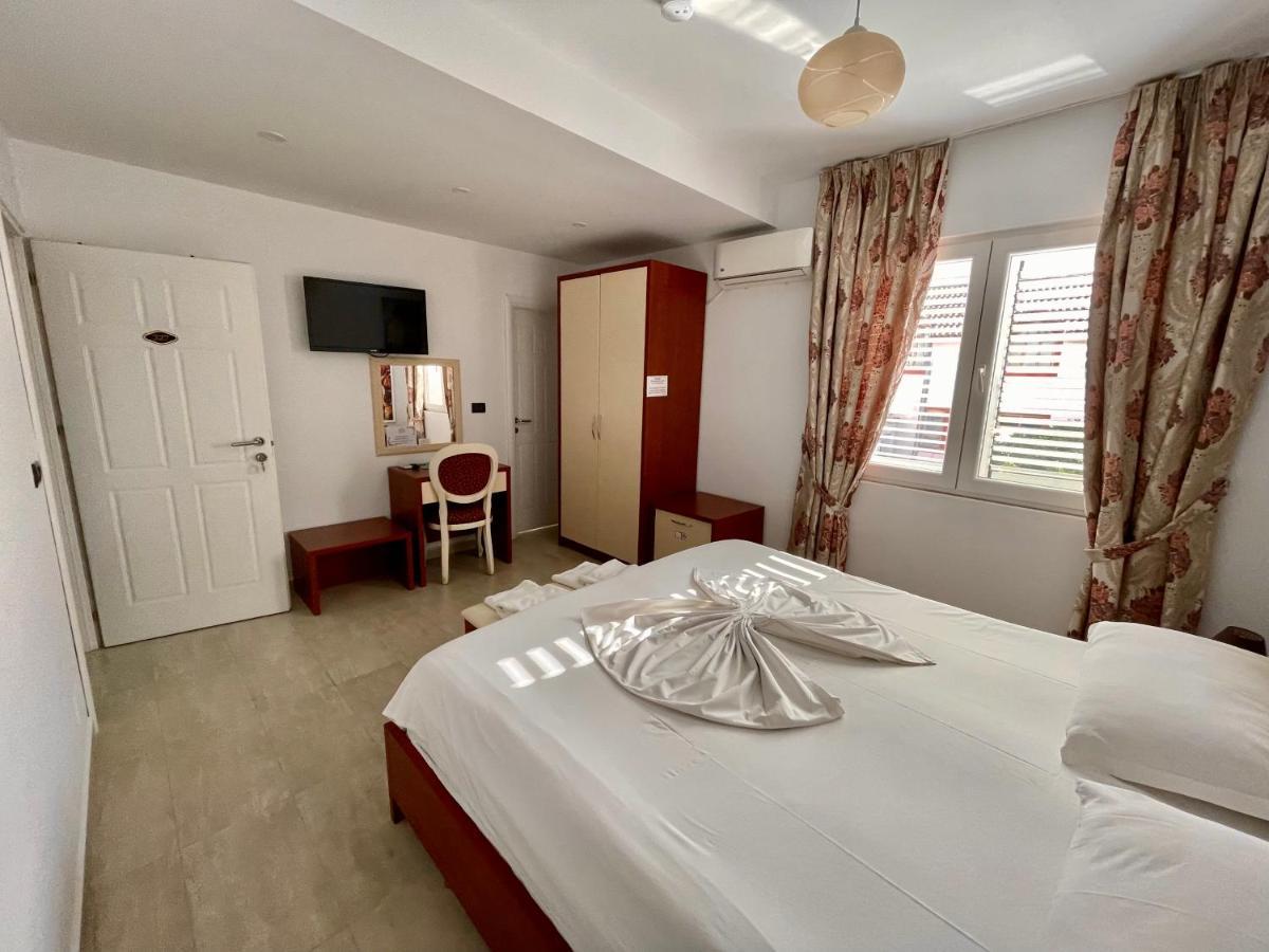 Vila Ada Hotel Тирана Екстериор снимка