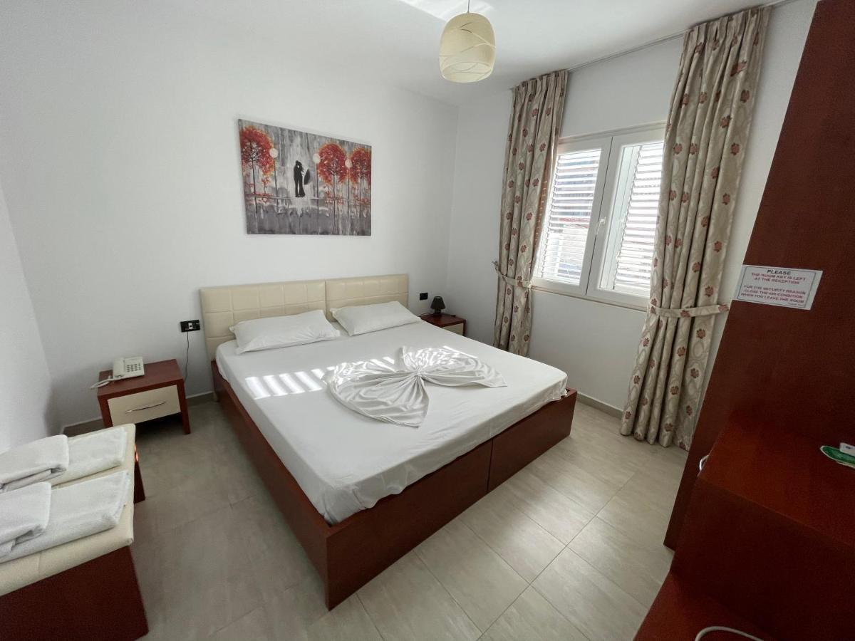 Vila Ada Hotel Тирана Екстериор снимка