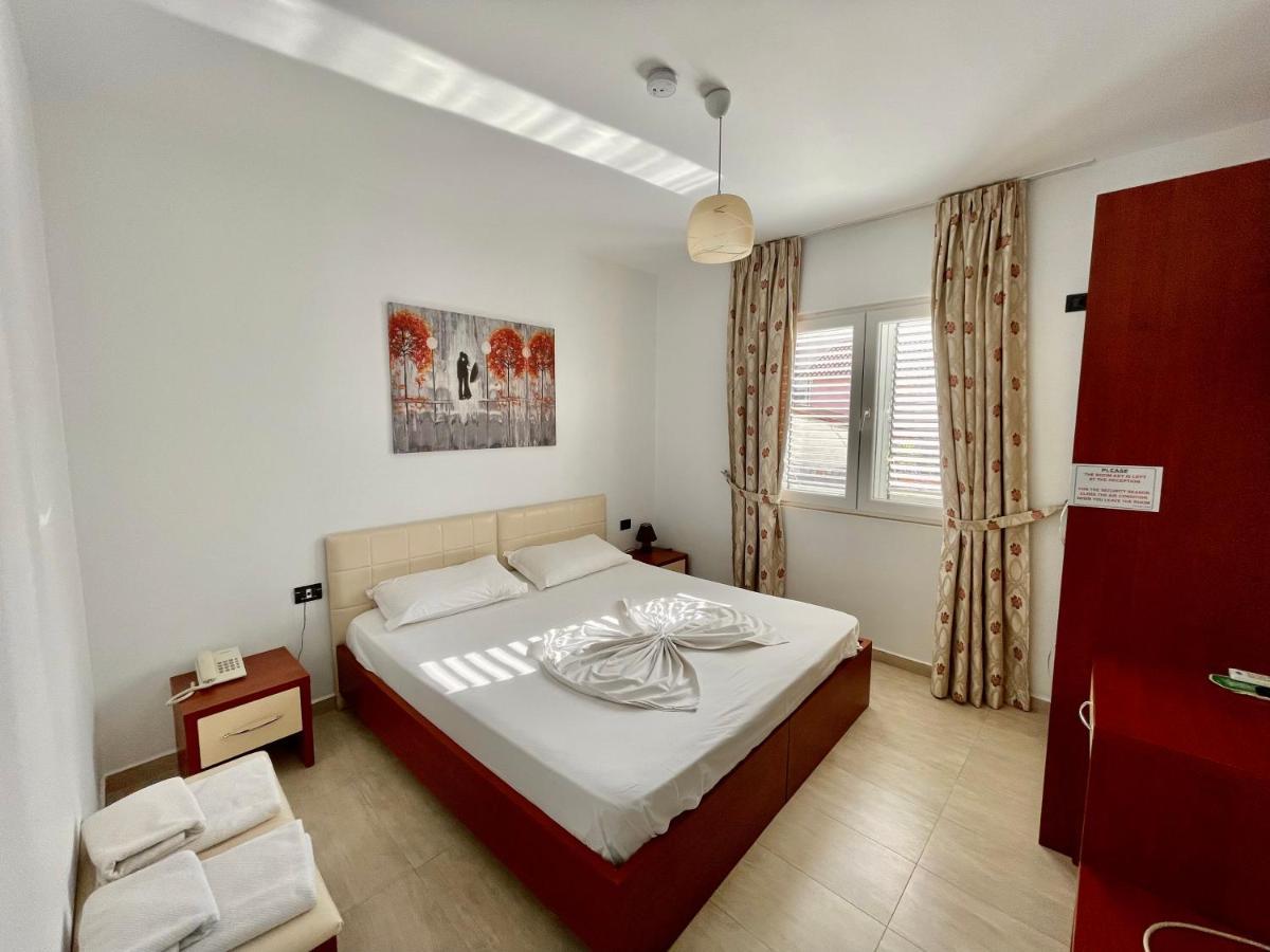 Vila Ada Hotel Тирана Екстериор снимка