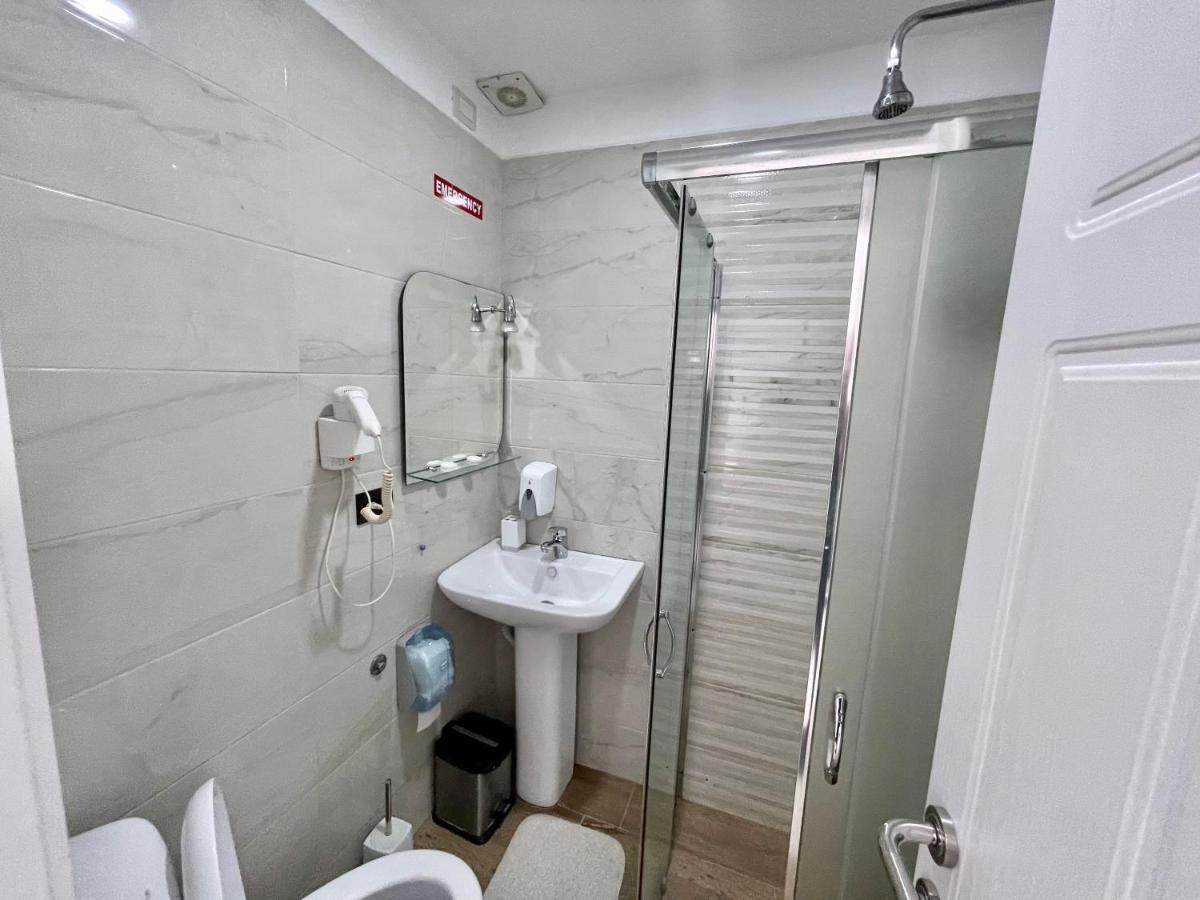 Vila Ada Hotel Тирана Екстериор снимка