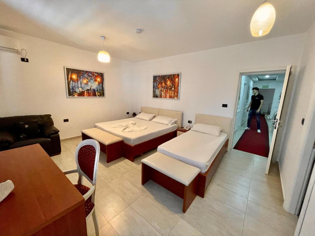 Vila Ada Hotel Тирана Екстериор снимка