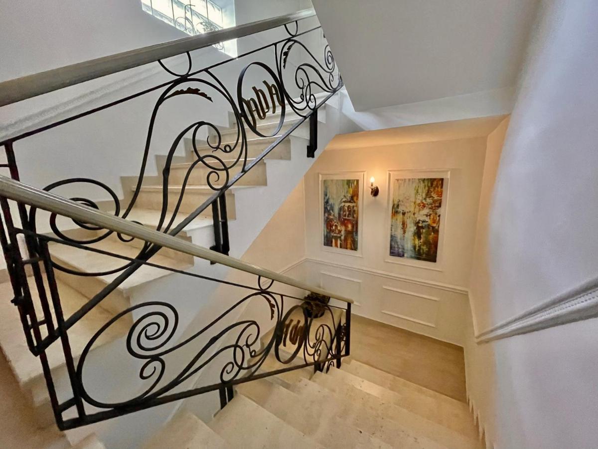 Vila Ada Hotel Тирана Екстериор снимка