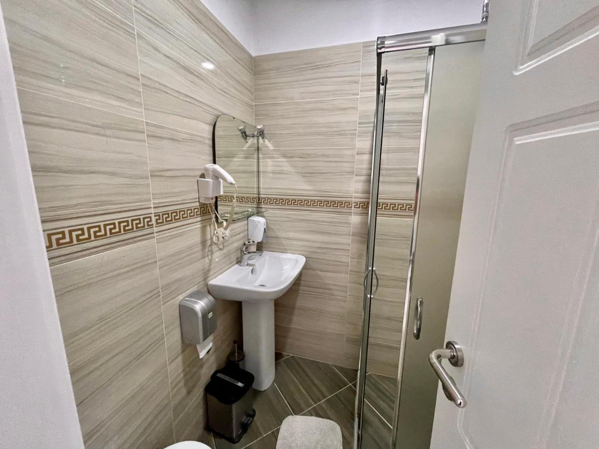 Vila Ada Hotel Тирана Екстериор снимка