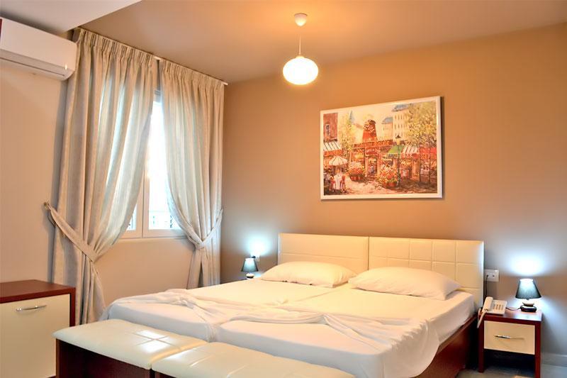Vila Ada Hotel Тирана Екстериор снимка