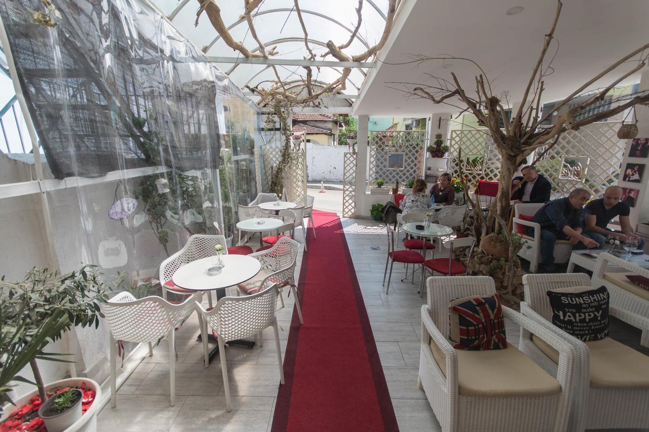 Vila Ada Hotel Тирана Екстериор снимка