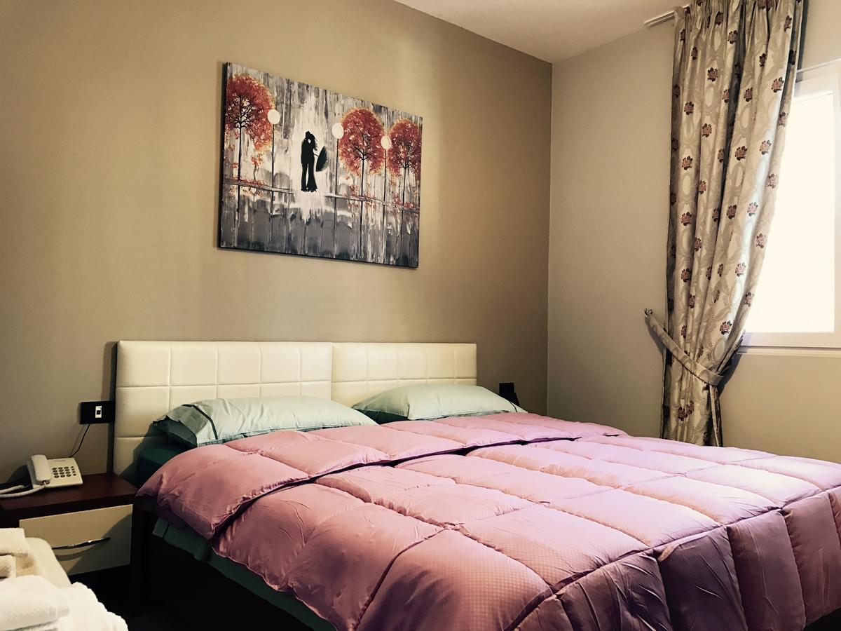 Vila Ada Hotel Тирана Екстериор снимка