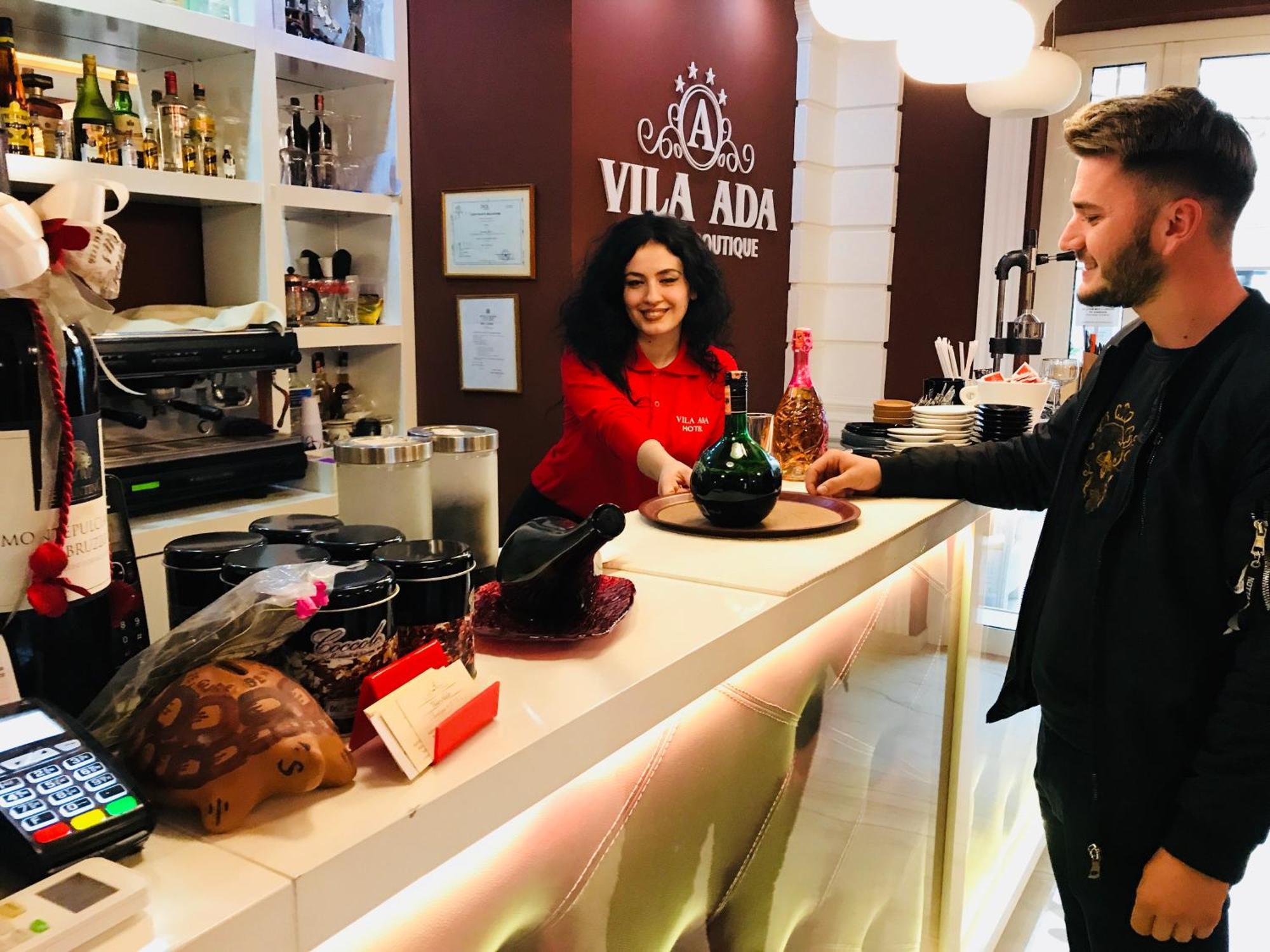 Vila Ada Hotel Тирана Екстериор снимка