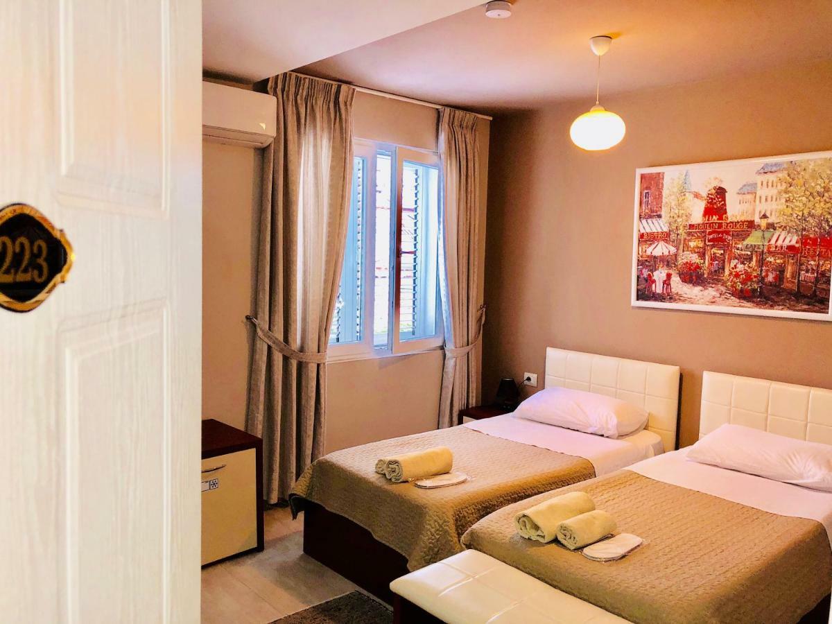 Vila Ada Hotel Тирана Екстериор снимка